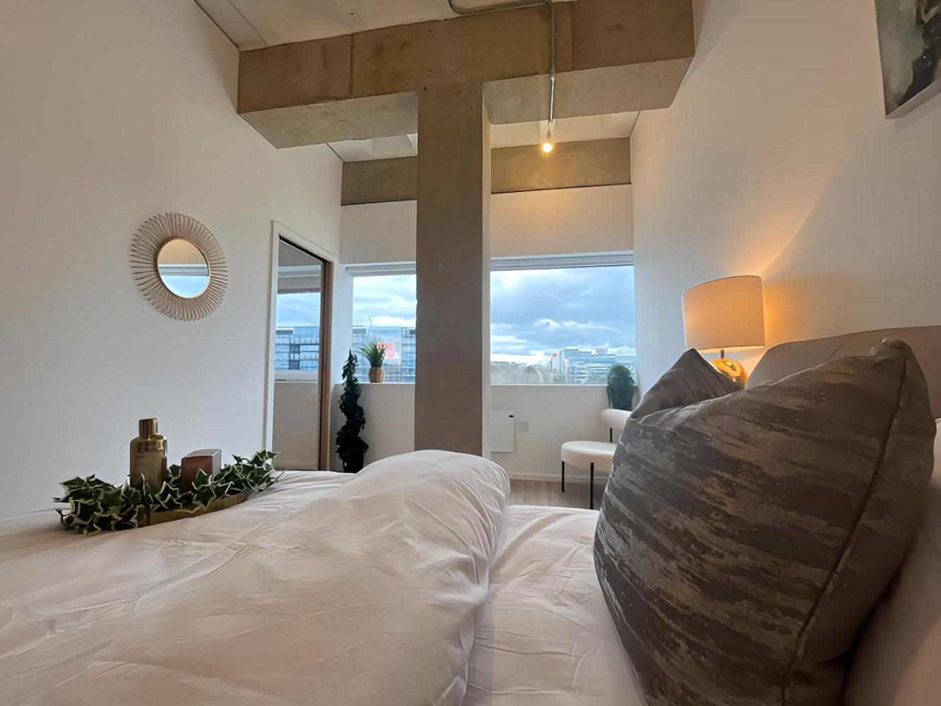1Br Luxury Flat At Train Station - Long Stays Welcome - Just Ask Milton Keynes Kültér fotó