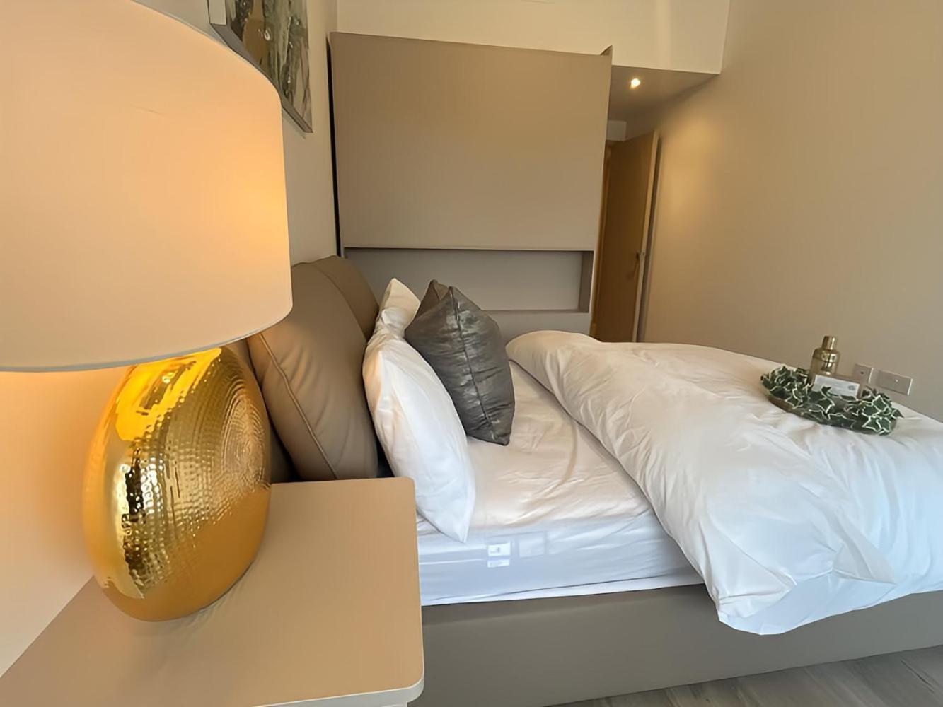 1Br Luxury Flat At Train Station - Long Stays Welcome - Just Ask Milton Keynes Kültér fotó