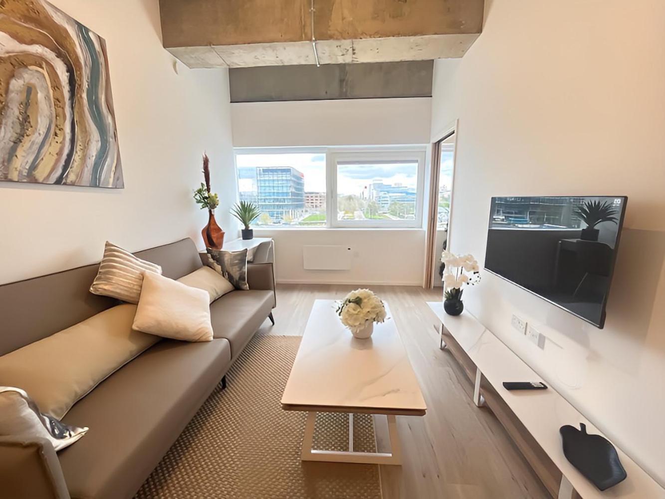 1Br Luxury Flat At Train Station - Long Stays Welcome - Just Ask Milton Keynes Kültér fotó