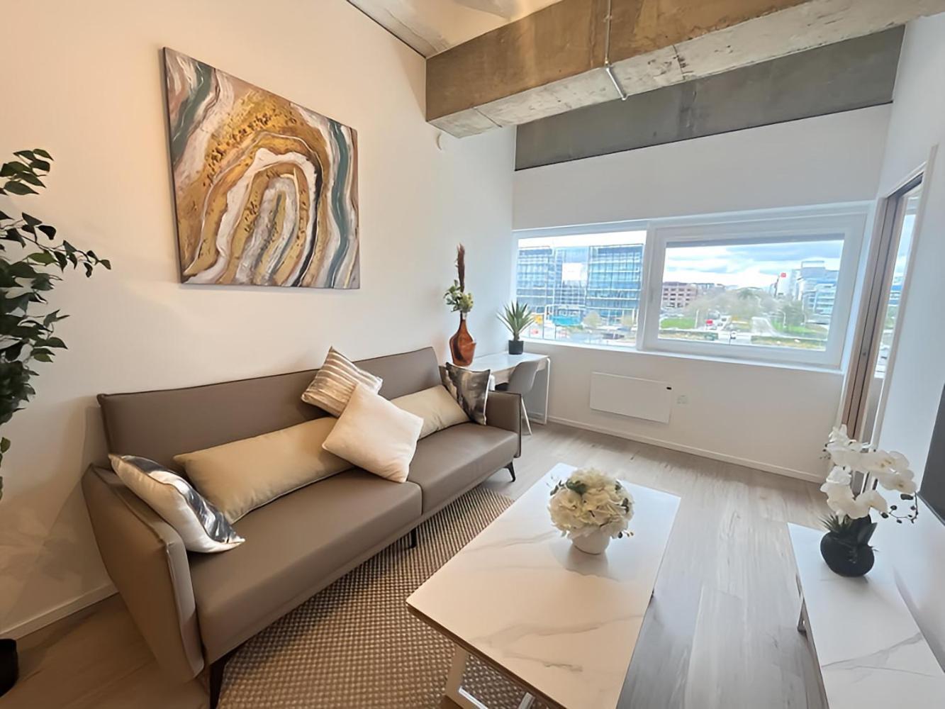 1Br Luxury Flat At Train Station - Long Stays Welcome - Just Ask Milton Keynes Kültér fotó